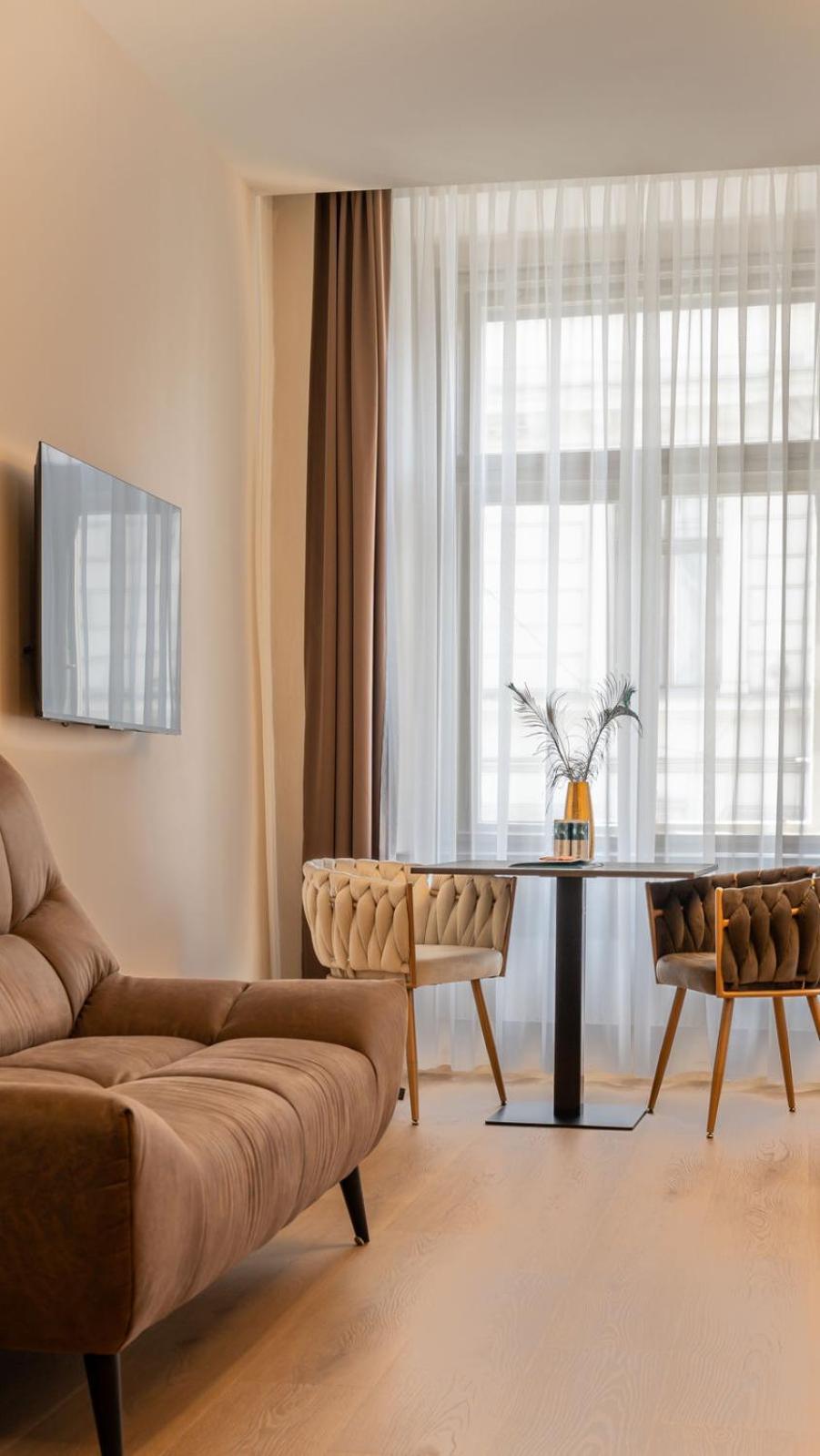Aparthotel Lavilo Main Square Грац Екстериор снимка